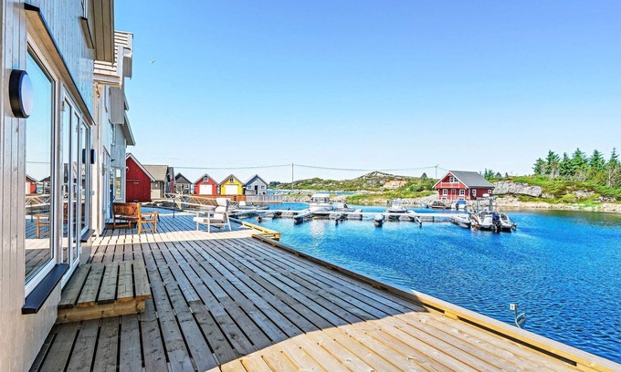 Averoy Municipality House | 6 person holiday home in Bud