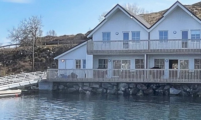 Dyrvik House | 6 person holiday home in Kverva