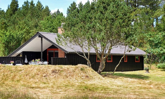 Mosevra House | 6 person holiday home in Oksb l