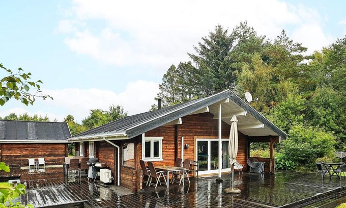 Nordost House | 6 person holiday home in S by