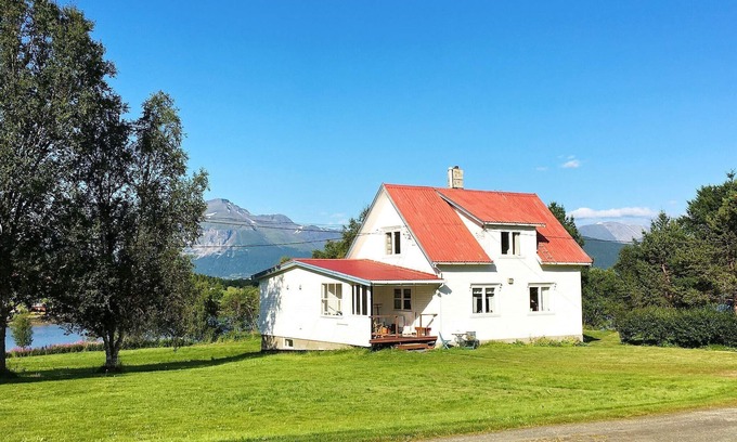 Balsfjord House | 6 person holiday home in Storsteinnes
