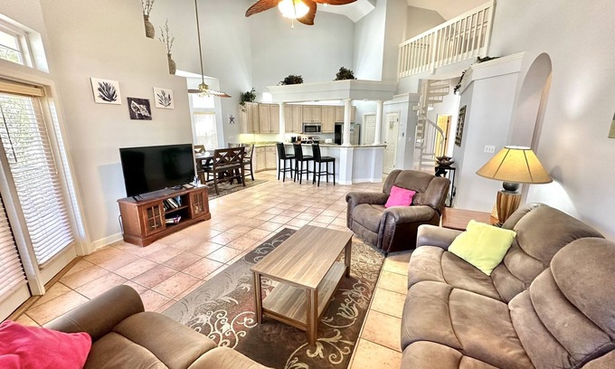 Sandestin Condo | 6-Seat Golf Cart! Steps to Pool! Fresh paint & decor 5259TS