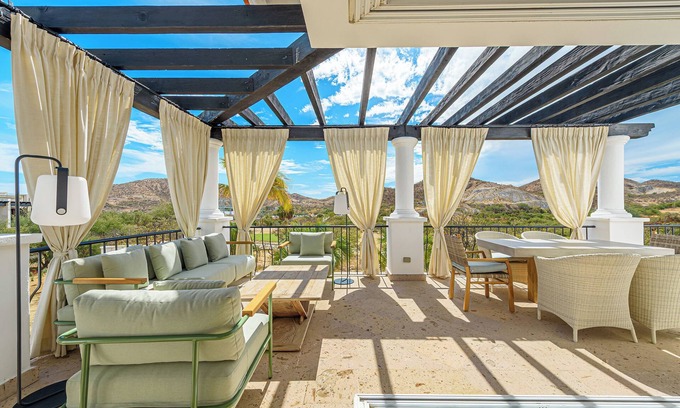 Palmilla Condo | 6 seater Golf Cart, Dunes Club membership , Concierge & Pre-stock.