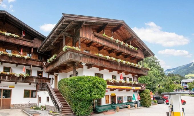 Alpbach House | 605 m² House ∙ 19 bedrooms ∙ 52 guests