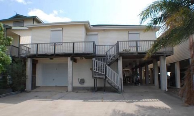 Port Mansfield House | 610 E. Port Up - Nestled in the Harbor, Great Views!