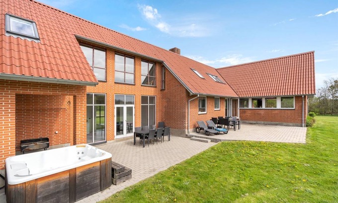 Hurup Thy House | 645 m² House ∙ 10 bedrooms ∙ 25 guests