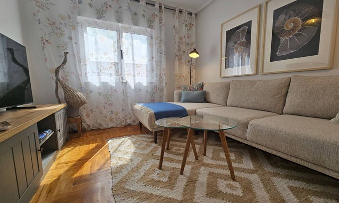 Las Campas y San Claudio Apartment | 645A Coqueto apartamento en Oviedo