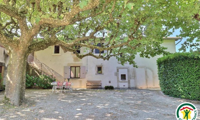 Charmes-sur-l'Herbasse House | 65 m² Gîte ∙ 2 bedrooms ∙ 4 guests