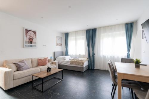 Purkersdorf Apartment | 65m2 Apartment near Vienna - Up to 6 Guests - Self Check-in - Free Parking