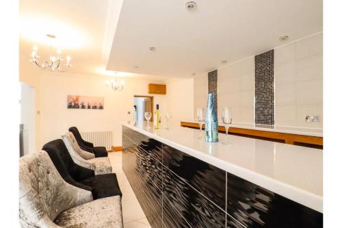 Canvey Island Apartment | 6BD Vacation Home with Indoor Pool