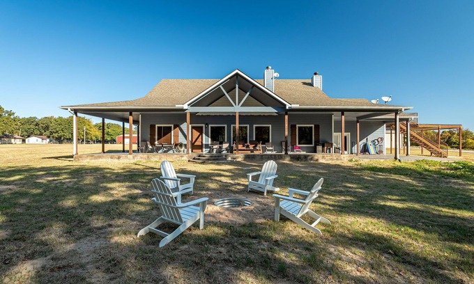 Kingston House | 6Bdrm Beach Firepit Launch close Pets ok