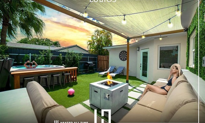 Tamiami House | 6BR Fun Oasis w/Jacuzzi, BBQ & Retro Game Room