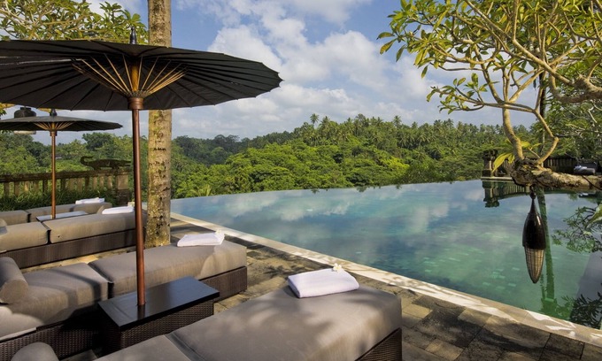 Samplangan Villa | 6BR Villa W/Waterfall, Jacuzzi In A PRIVATE Garden! - Infinity Swimming Pool!