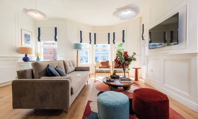 Bangor Apartment | 6Guests-BeachNearby-FamilyFriendly-PetsOK-Parking