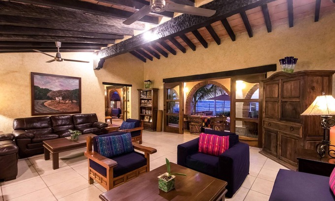 South Shore Hotel Area Villa | 7 bdrm Classic Hacienda on Puerto Vallarta´s best swimming beach, sleeps 24.