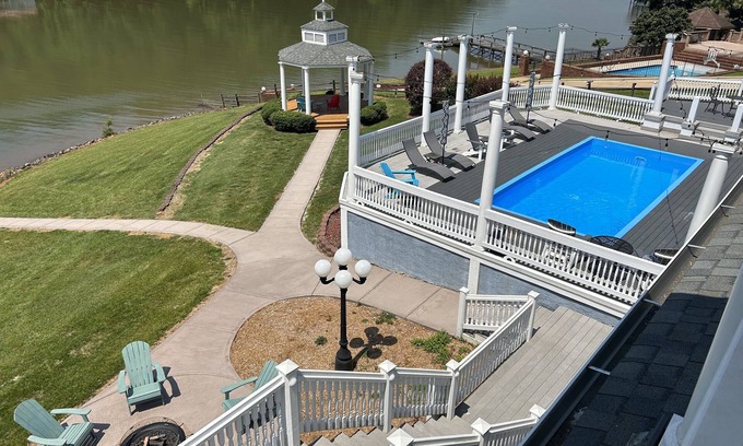 Dixie - Berryhill House | 7 Bed Lakefront Villa with a Pool and Pontoon boat available for rent!