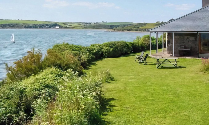 St Ishmaels Cottage | 7 bedroom accommodation in St Ishmaels Musslewick, near Broad Haven
