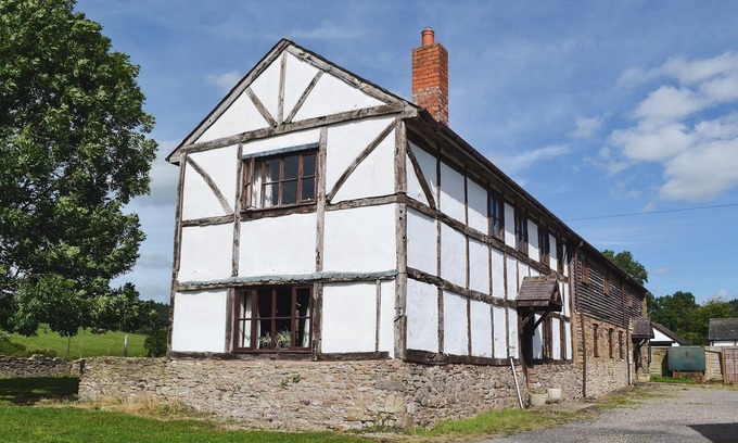 Acton Scott Cottage | 7 bedroom accommodation in Lower Dinchope