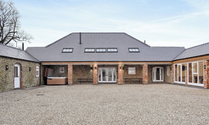 Market Rasen Cottage | 7 bedroom accommodation in North Willingham, near Market Rasen