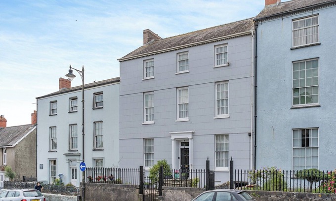 Pembroke Cottage | 7 bedroom accommodation in Pembroke