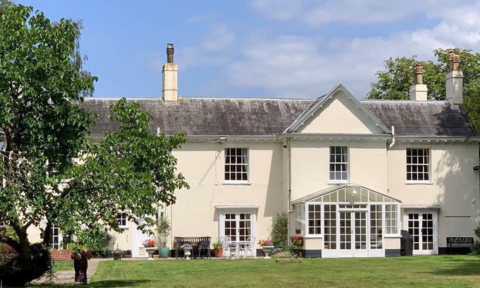 Brundall Cottage | 7 bedroom accommodation in Brundall, near Norwich