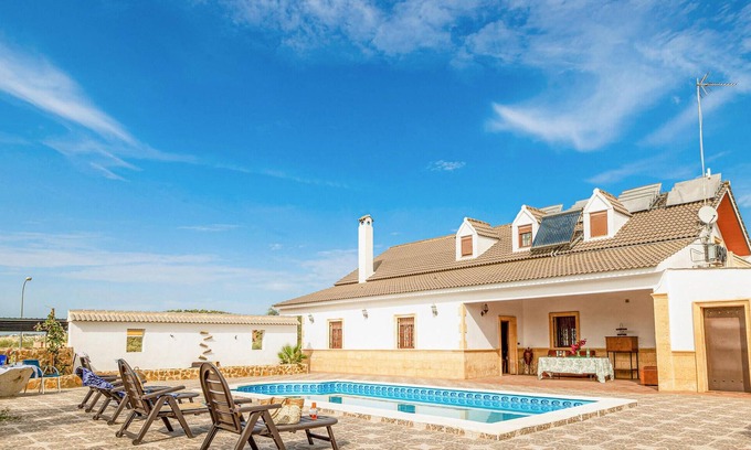 Lucena House | 7 bedroom awesome home in Lucena