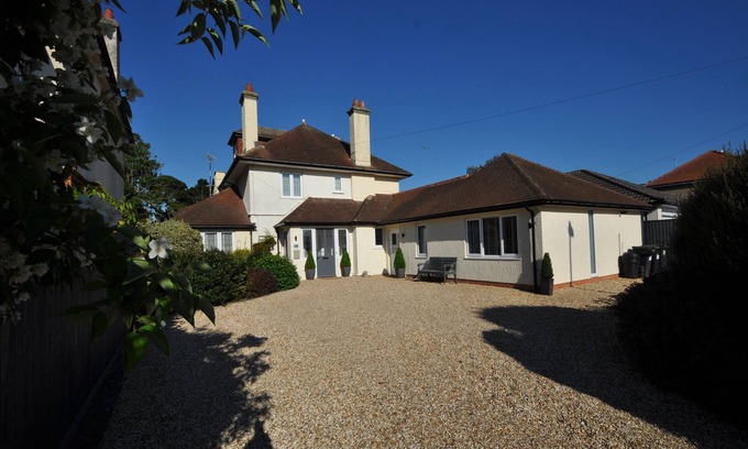 Southbourne House | 7 Bedroom Contemporary Family Friendly Home Nr Southbourne Beach