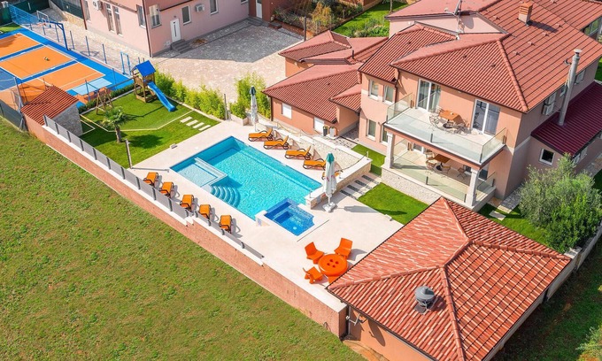 Valtura House | 7 bedroom cozy home in Valtura