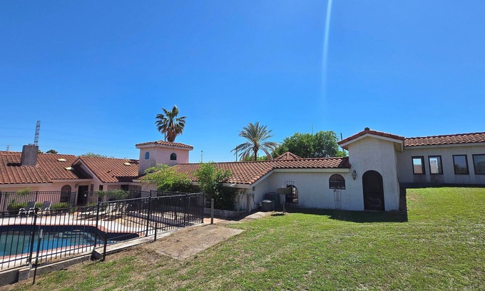 Calallen House | 7-bedroom MANSION in 4.5 Acres Corpus Christi pool, Tennis court