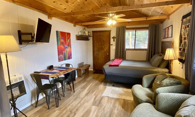 Glenwood House | #7 Casita Amore at the Catwalk, Secluded Cabin for Two