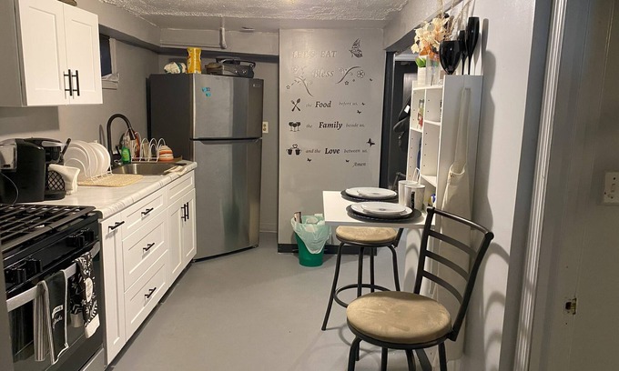 Weequahic Apartment | 7 minutes away from your next flight!