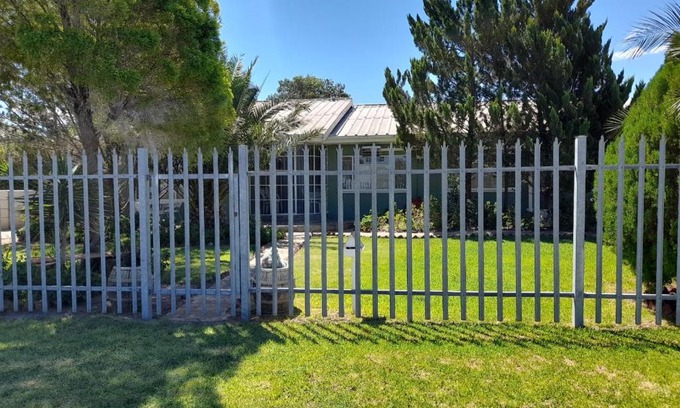 Beaufort West Apartment | 7 On Strauss