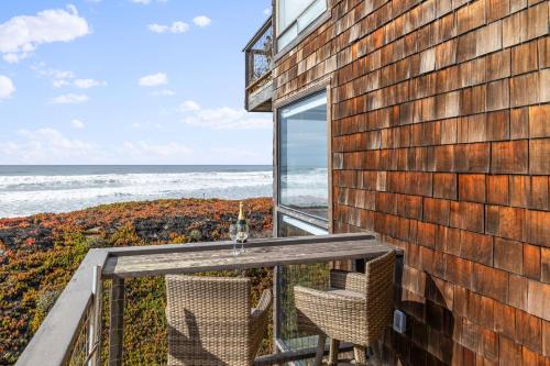 Watsonville House | 7 Pelican! Sweeping Ocean Views & Front Row Beach Access