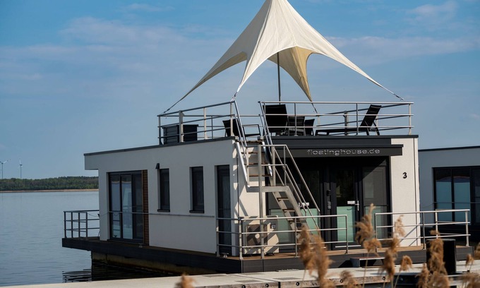 Laasow Boat Rental | 7. Schwimmendes Ferienhaus Neptun - Schwimmende Ferienhäuser Gräbendorfer See