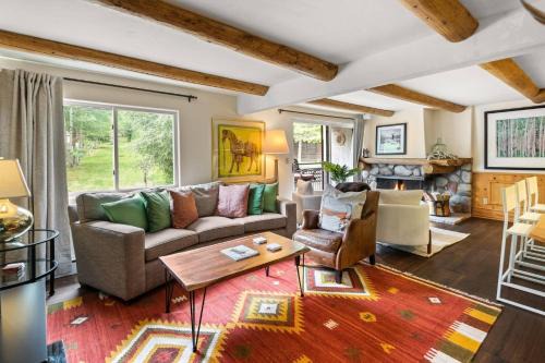 Aspen House | 700 Monarch 201