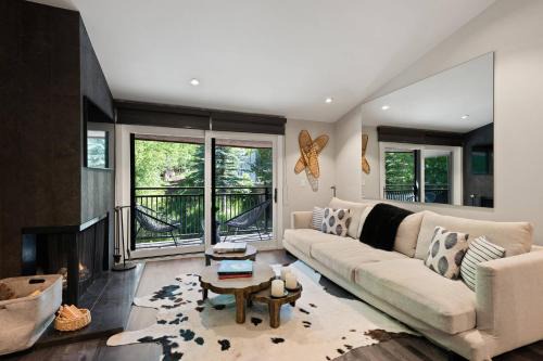 Aspen House | 700 Monarch 302