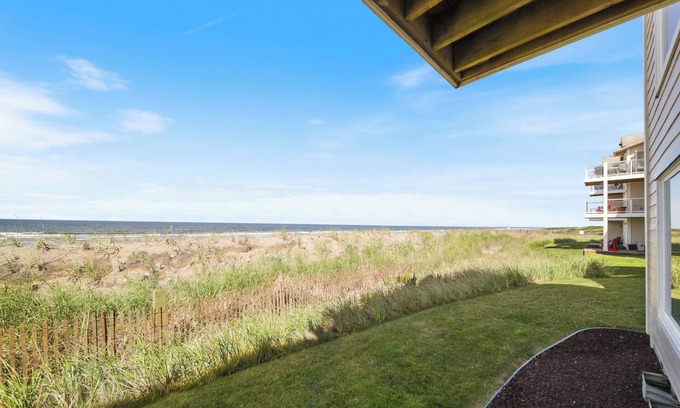 Westport Condo | 711 Beachfront Condo - seabreeze, easy access, and oceanfront!