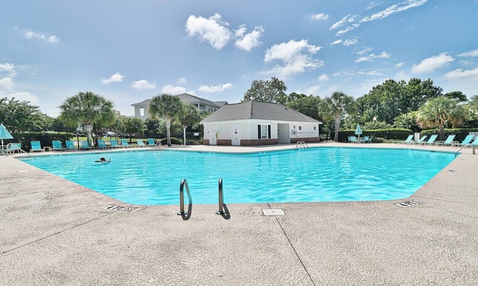 North Myrtle Beach Condo | 711 Ironwood - Barefoot Resort Rentals