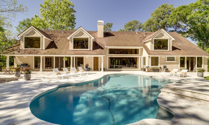 Barker House | 715 m² House ∙ 6 bedrooms ∙ 30 guests