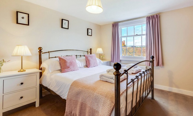 Rye House | 76 The Mint - Four Bedroom House, Sleeps 6