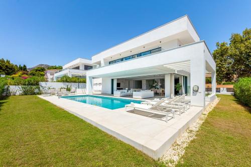 Benalmadena Costa Villa | 797 HOLIDAY RENTALS - Lujosa y moderna villa en Puerto marina