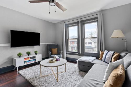 Windsor Villa | 7BR house 19 ppl DT Windsor WD Free Parking
