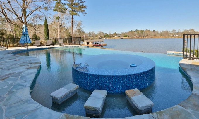 Macon House | 7BR Lakefront Haven Pool Hot Tub Gated 4acres