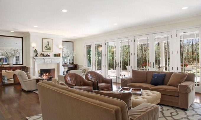 Wainscott House | 8/6-8/13 special Prime Wainscott Estate South of Highway