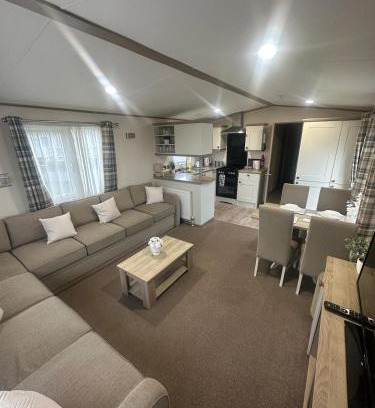 Selsey House | 8 Birth Holiday Home