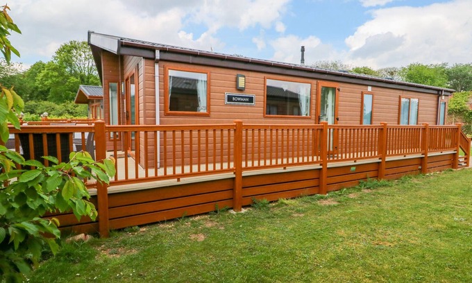 Tattershall Cottage | 8 CASTLE VIEW, family friendly, with hot tub in Tattershall