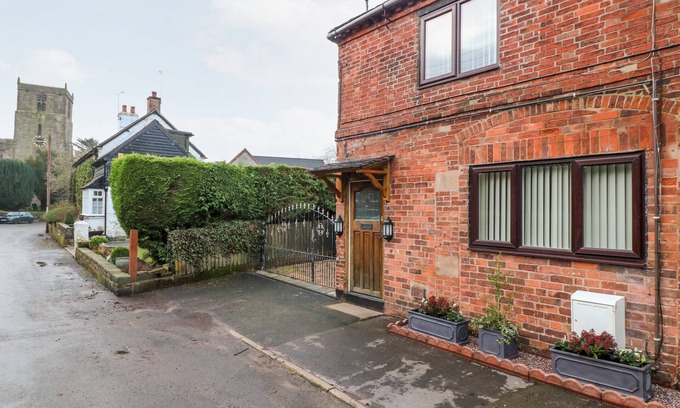 Checkley Cottage | 8 CHURCH LANE, family friendly, character holiday cottage in Tean