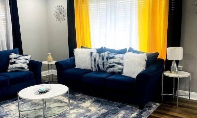 Read Boulevard East House | 8 miles from French Quarter.