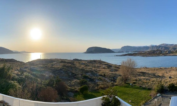 Selje Apartment | 8 person holiday apartment in beautiful surroundings in Selje