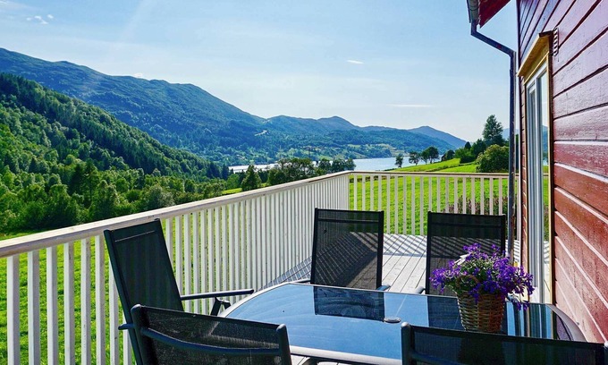 Ulstein Municipality House | 8 person holiday home in Gursken